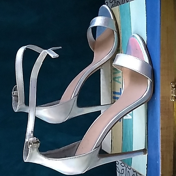Rainbow 🌈silver heels - Picture 5 of 5